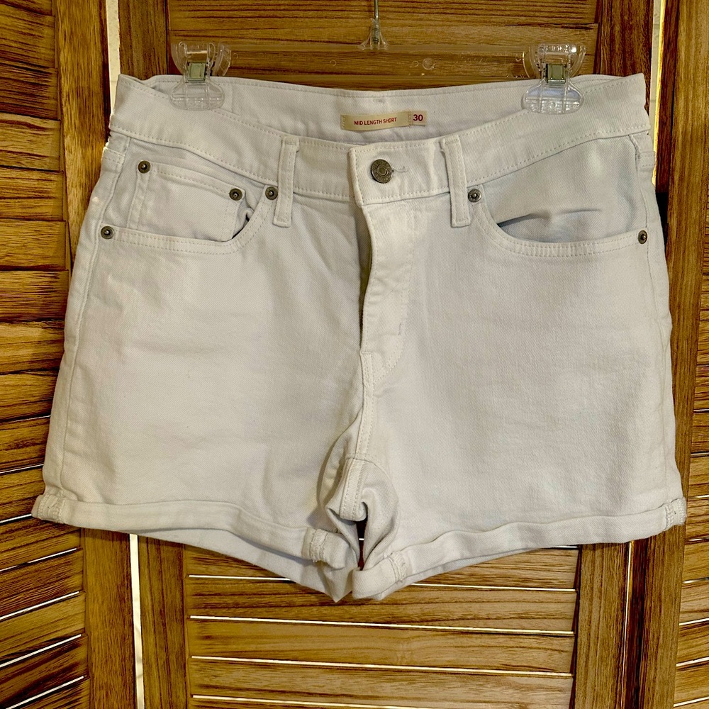 Women’s Levi white denim shorts